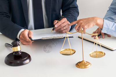 法官向律師事務(wù)所提供背景法律概念服務(wù)方面的法律咨詢意見